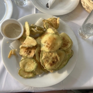 smażona cukinia, danie w Grecji, inspiracja